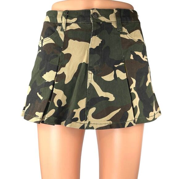 NEW Forever 21 Green Camo Camouflage Military Pleated Mini A-Line Skirt Skort S - Picture 1 of 5